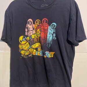 Madness of Mission 6 Astronaut T-Shirt Black Surreal Space Graphic Tee M